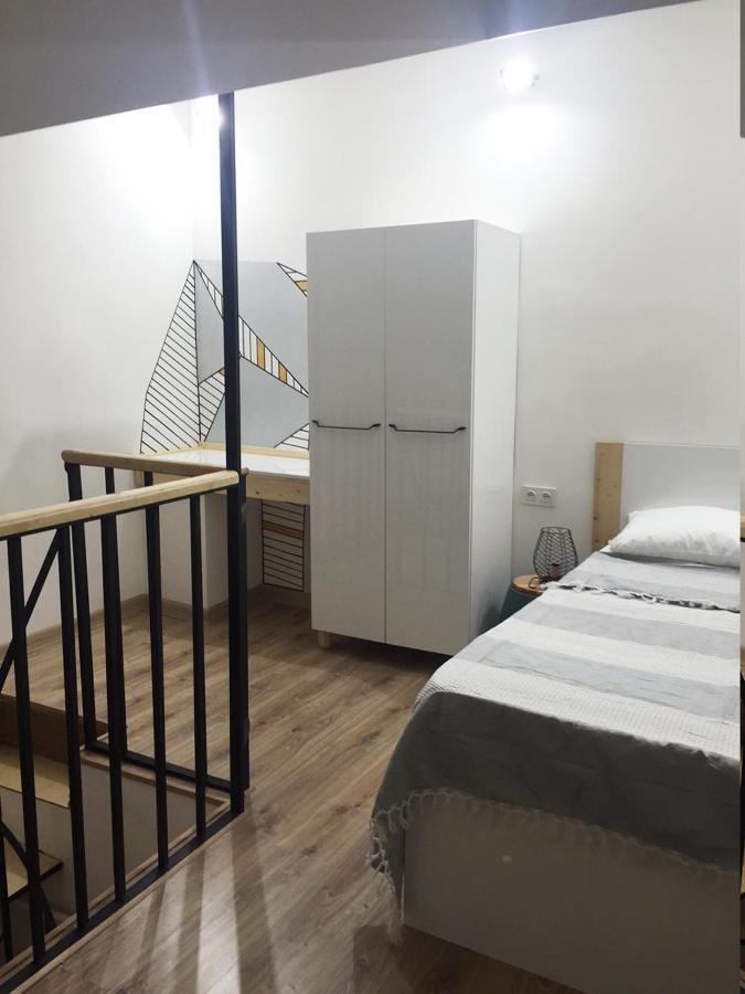 Apartment 2 Floors + 예레반 외부 사진